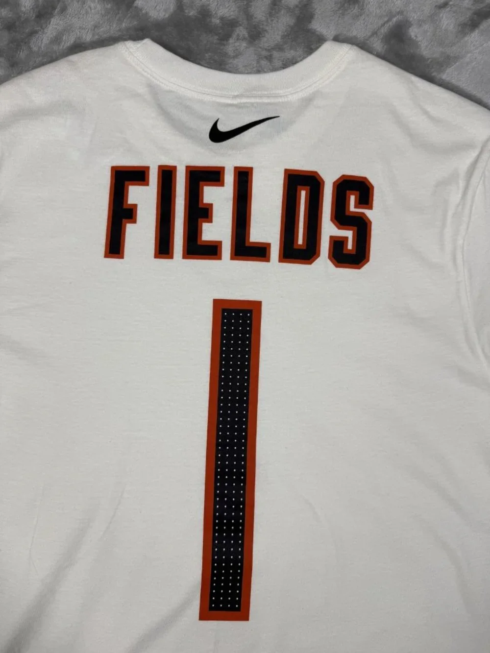 New Chicago Bears Shirt Men's Medium White NFL Football Justin Fields 1 Nike Tee